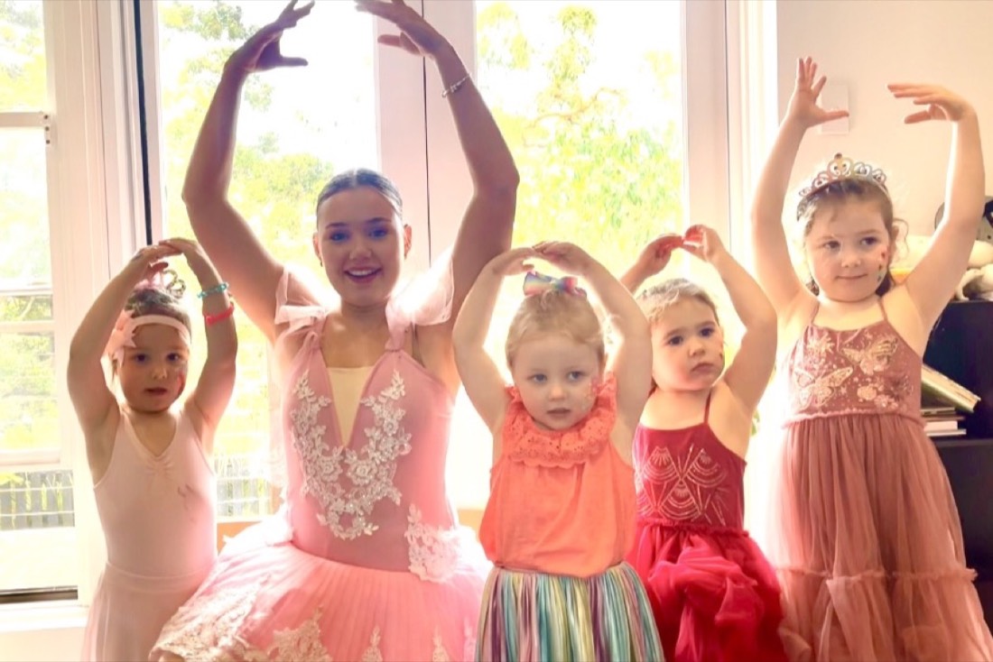 A Polished Parties ballerina teaching children a mini dance class